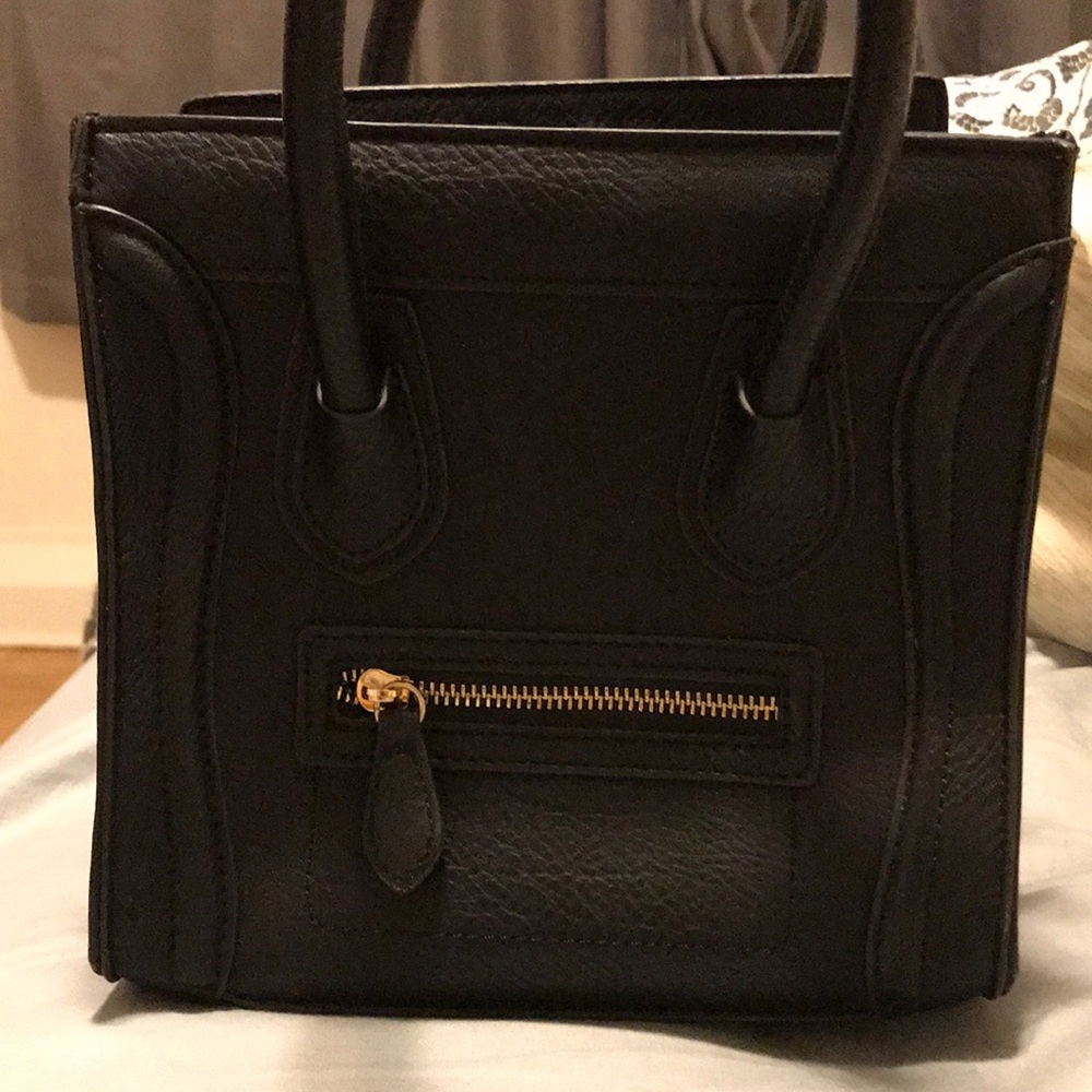 Black crossbody purse - daily look